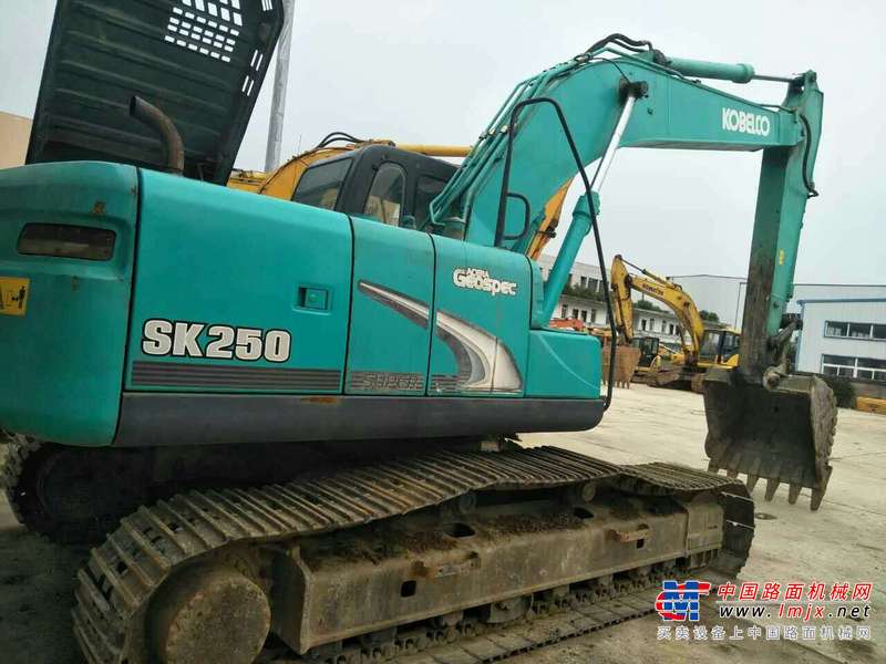 安徽出售转让二手6738小时2011年神钢SK210LC挖掘机