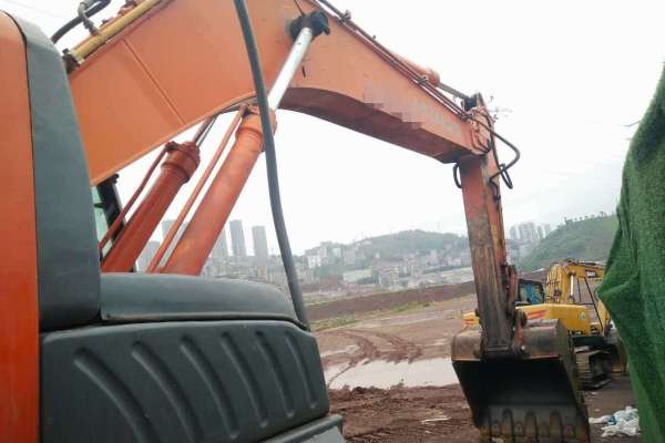 重庆出售转让二手9000小时2009年日立ZX210H挖掘机