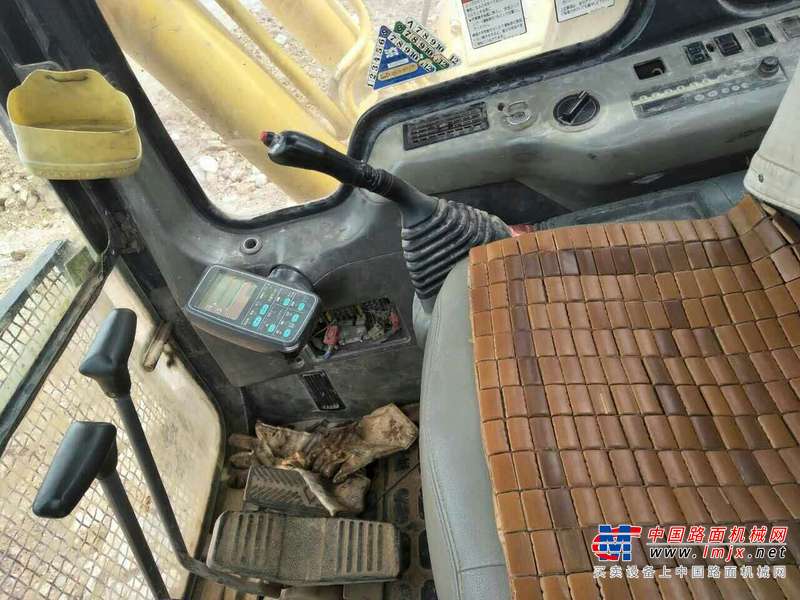 云南出售转让二手14000小时2003年小松PC200挖掘机