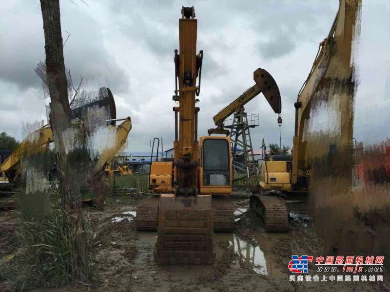 黑龙江出售转让二手10000小时2007年现代R215挖掘机