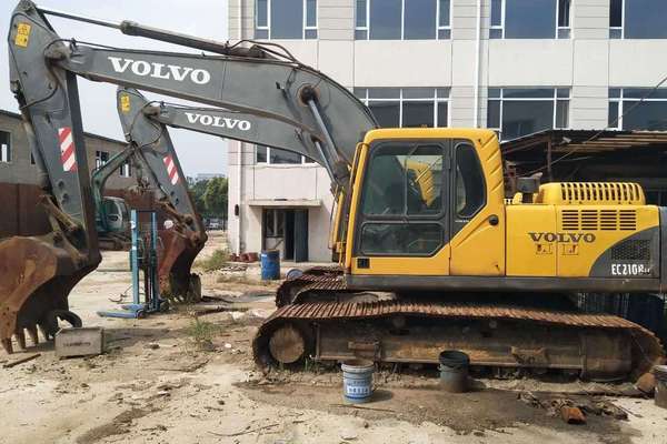 吉林出售转让二手16000小时2004年沃尔沃EC210BLC挖掘机