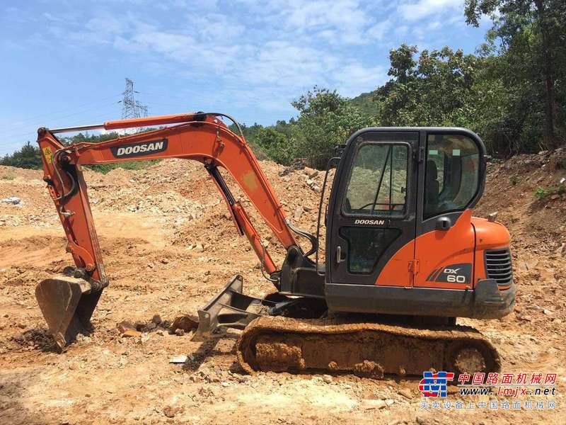 安徽出售转让二手2800小时2014年斗山DX60挖掘机