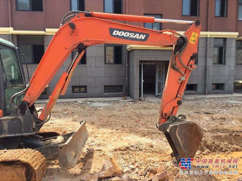 安徽出售转让二手2800小时2014年斗山DX60挖掘机