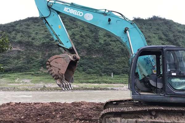 四川出售转让二手6423小时2011年神钢SK260LC挖掘机