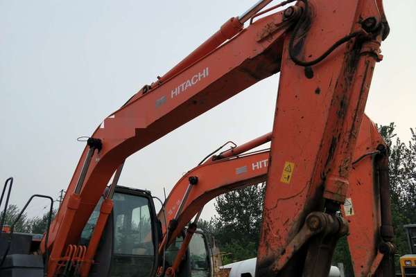 山西出售转让二手6000小时2007年日立ZX180W挖掘机