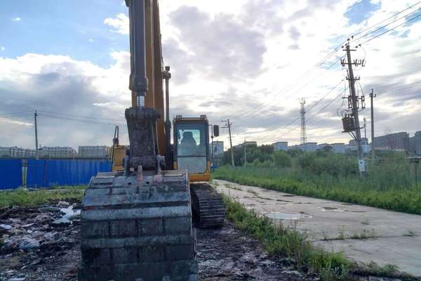 吉林出售转让二手8500小时2010年三一重工SY215C8挖掘机