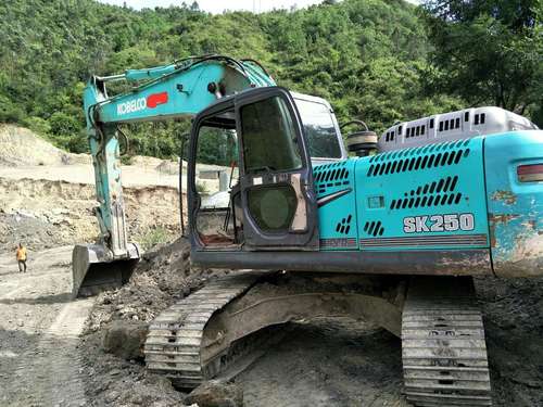 云南出售转让二手6000小时2010年神钢SK250挖掘机