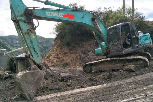 云南出售转让二手6000小时2010年神钢SK250挖掘机