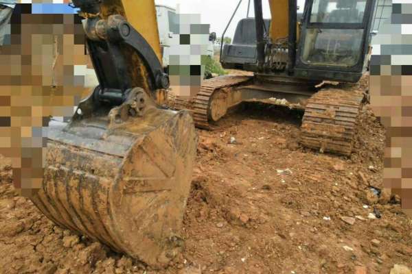 云南出售转让二手8000小时2010年玉柴YC135挖掘机