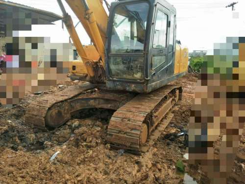 云南出售转让二手8000小时2010年现代R215挖掘机