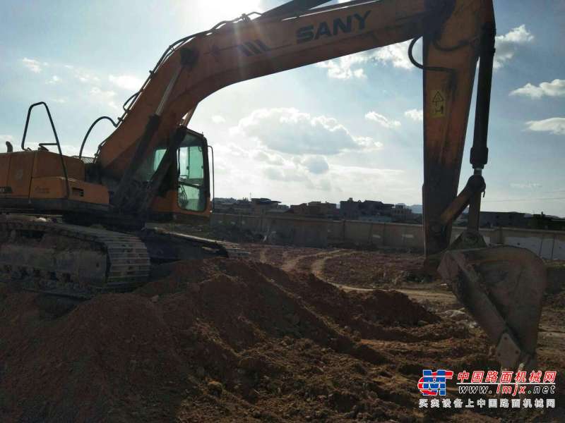 云南出售转让二手7805小时2010年三一重工SY215C挖掘机