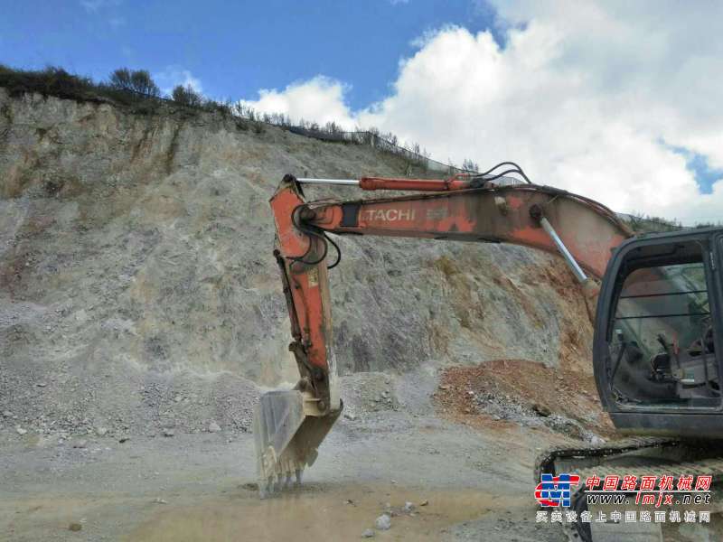 云南出售转让二手13000小时2008年日立ZX200挖掘机