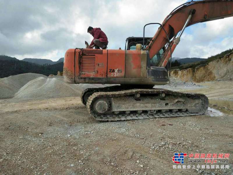 云南出售转让二手13000小时2008年日立ZX200挖掘机