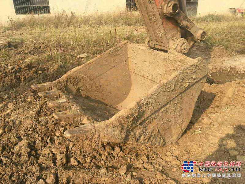 山东出售转让二手7600小时2010年日立ZX240挖掘机