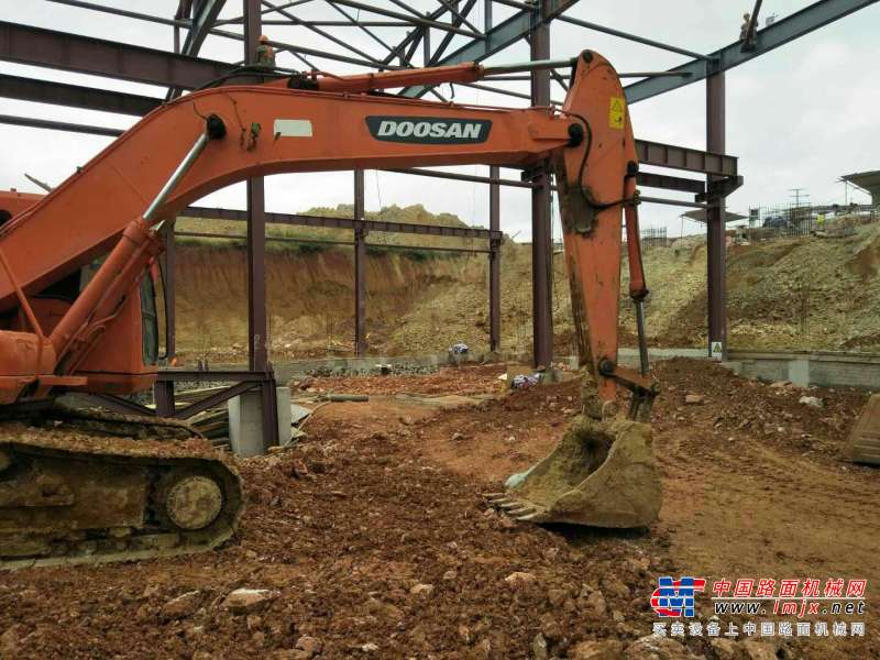 云南出售转让二手7000小时2009年斗山DH220挖掘机