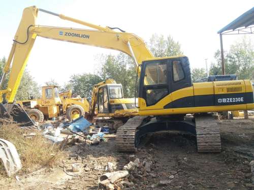 陕西出售转让二手3000小时2011年中联重科ZE230E挖掘机