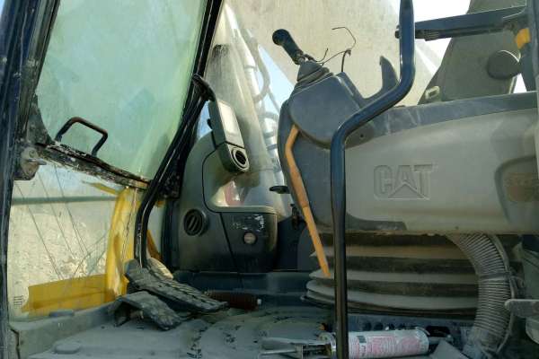 黑龙江出售转让二手11000小时2008年卡特彼勒330D挖掘机