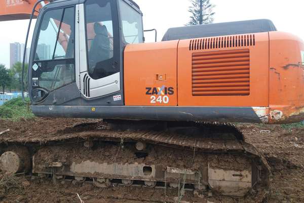 陕西出售转让二手3500小时2010年日立ZX240挖掘机