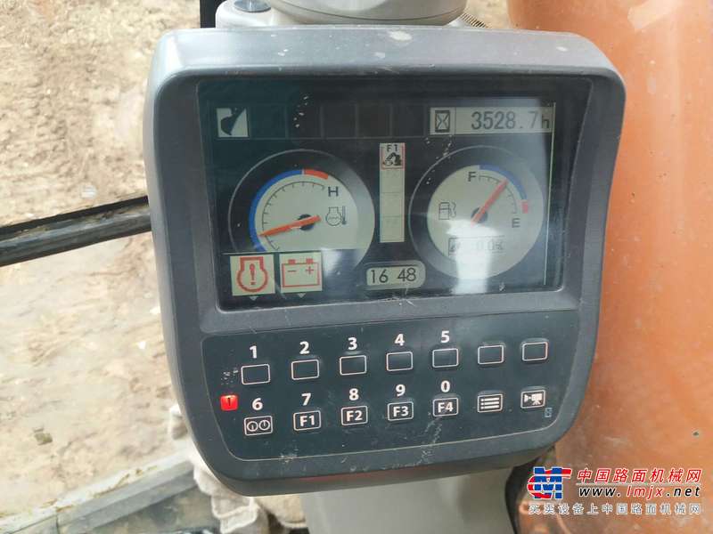 陕西出售转让二手3500小时2010年日立ZX240挖掘机