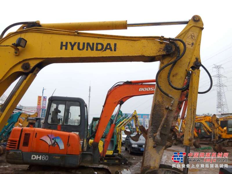 北京出售转让二手6500小时2012年现代R60挖掘机