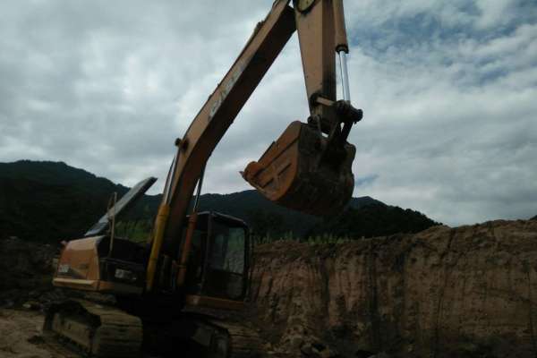 陕西出售转让二手7500小时2010年凯斯CX210B挖掘机