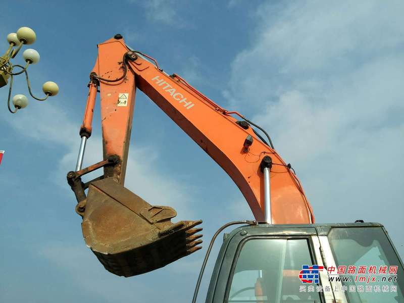 黑龙江出售转让二手11000小时2009年日立ZX200挖掘机