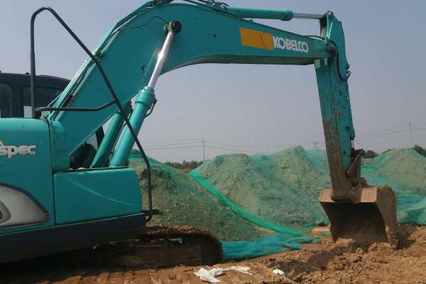 陕西出售转让二手5000小时2011年神钢SK260LC挖掘机