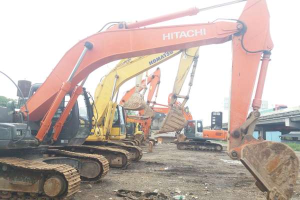 陕西出售转让二手3300小时2014年日立ZX240挖掘机