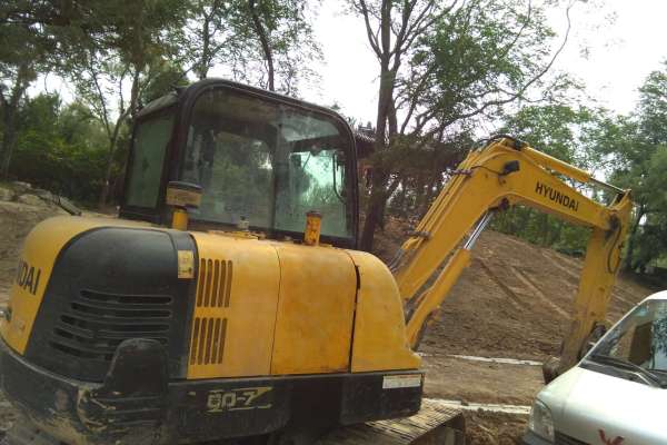山西出售转让二手6500小时2010年现代R60挖掘机