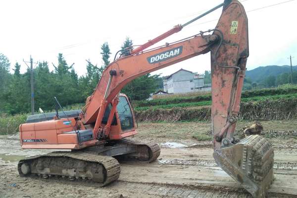 陕西出售转让二手5800小时2011年斗山DX260LC挖掘机