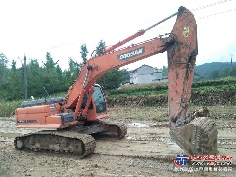 陕西出售转让二手5800小时2011年斗山DX260LC挖掘机