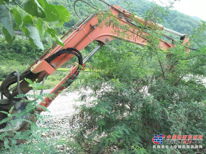 陕西出售转让二手5000小时2008年日立ZX50U挖掘机