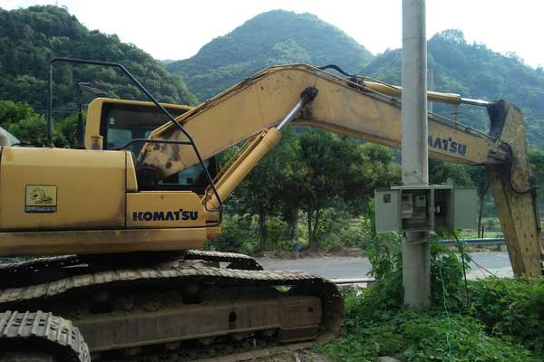 陕西出售转让二手8000小时2010年小松PC220挖掘机