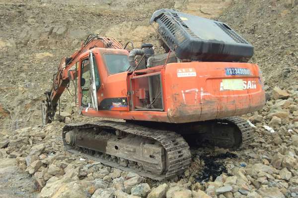 山西出售转让二手15000小时2009年斗山DH300挖掘机