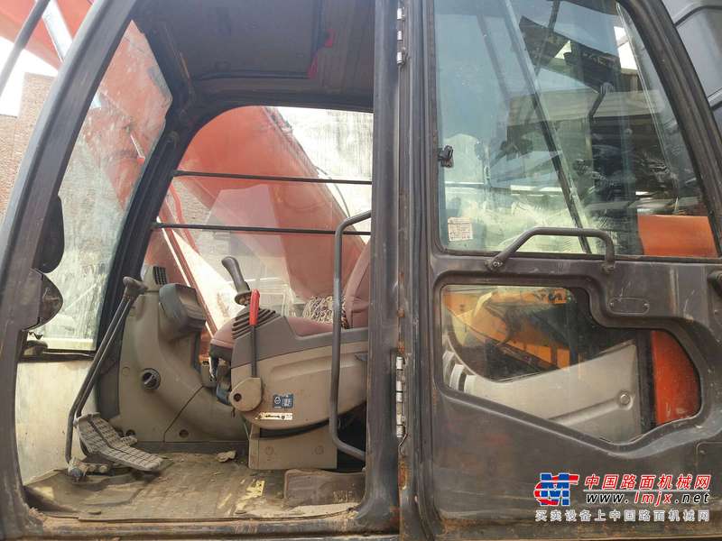 陕西出售转让二手5800小时2010年日立ZX240挖掘机