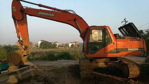 江西出售转让二手10000小时2010年斗山DH225挖掘机