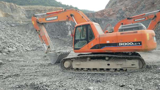 安徽出售转让二手6900小时2013年斗山DH300LC挖掘机
