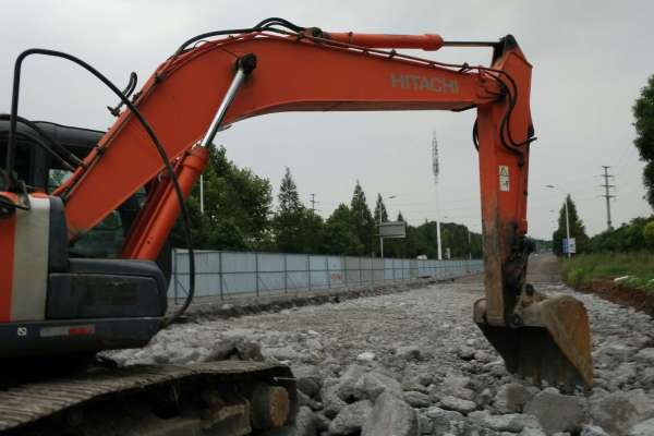 安徽出售转让二手11800小时2010年日立ZX200挖掘机