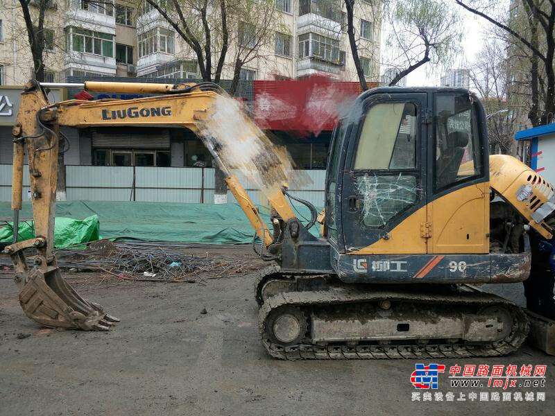 黑龙江出售转让二手7000小时2009年柳工CLG906C挖掘机
