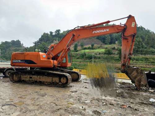 贵州出售转让二手8000小时2007年大宇DH220LC挖掘机