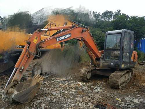贵州出售转让二手8000小时2010年斗山DH55挖掘机