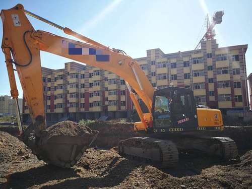 内蒙古出售转让二手8000小时2011年现代R305LC挖掘机