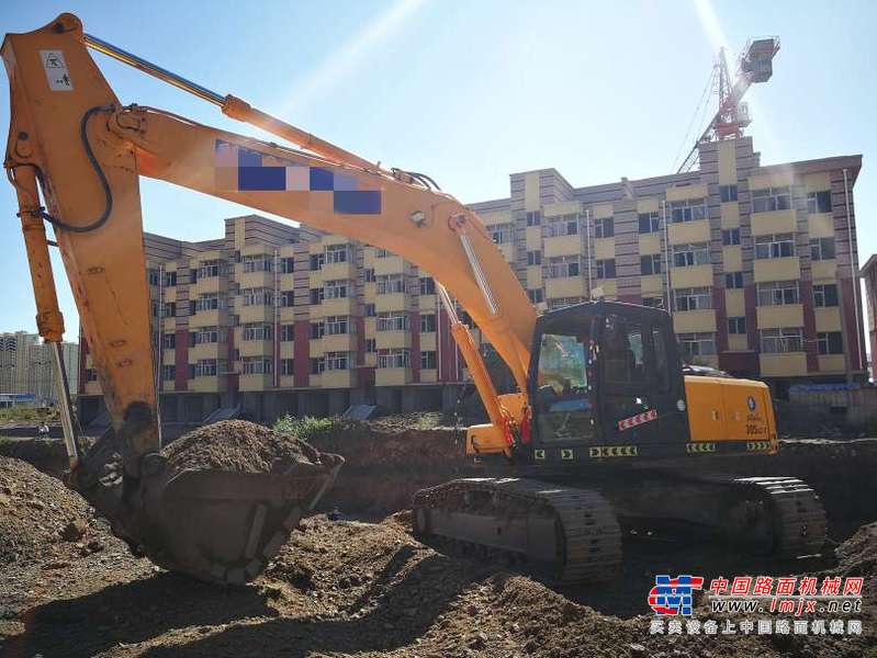 内蒙古出售转让二手8000小时2011年现代R305LC挖掘机