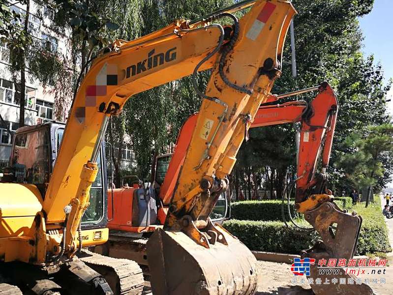 吉林出售转让二手9000小时2010年龙工LG6085挖掘机