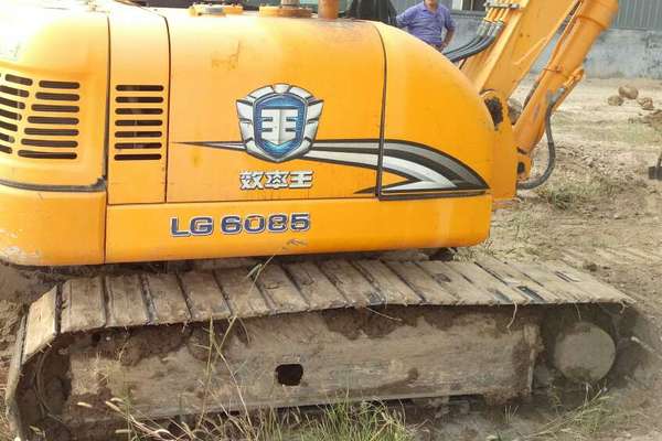 山西出售转让二手3500小时2011年龙工LG6085挖掘机