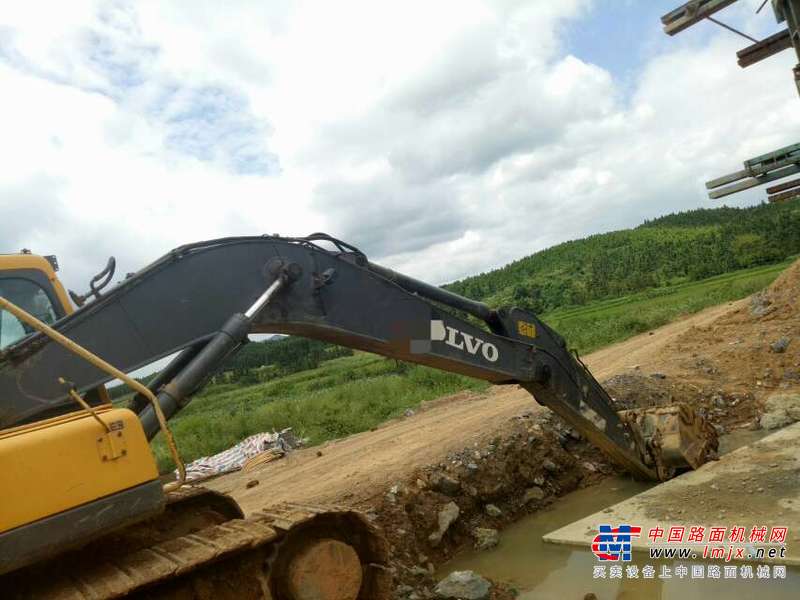 江西出售转让二手10000小时2009年沃尔沃EC210B挖掘机