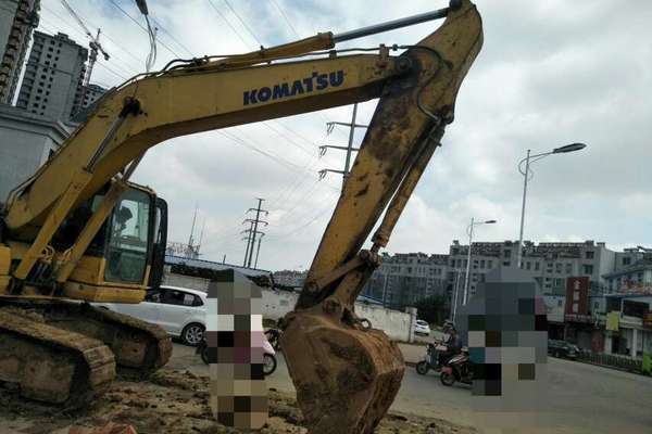 安徽出售转让二手8000小时2010年小松PC200挖掘机