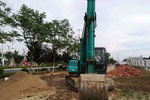 辽宁出售转让二手2702小时2013年神钢SK140LC挖掘机