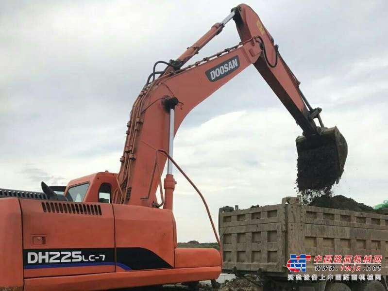 辽宁出售转让二手12000小时2008年斗山DH225挖掘机