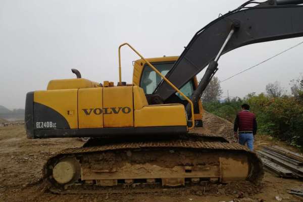 陕西出售转让二手6000小时2010年沃尔沃EC210B挖掘机